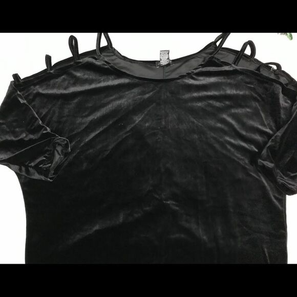 Plus size ladder sleeve top - Picture 1 of 6